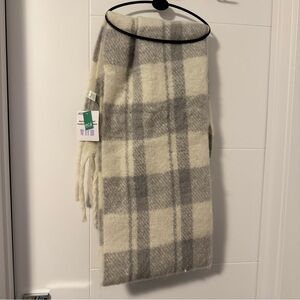 Ardene White and Blue-Gray Plaid Oversized Fluffy/Warm/Soft Scarf - Brand New